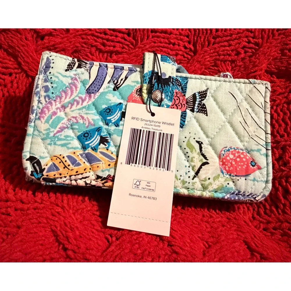 Vera Bradley RFID Smartphone Wristlet Antilles Treasure Fish Quilted Blue 26324